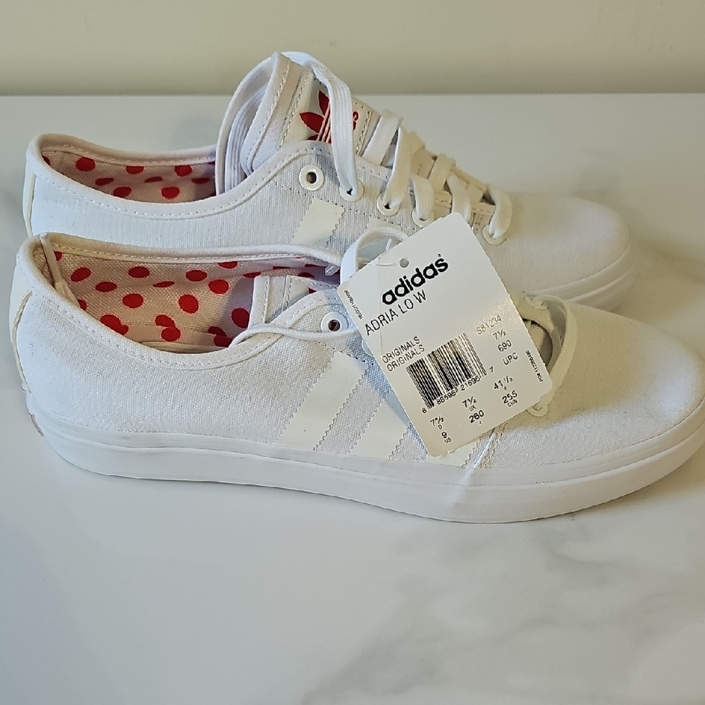 Adidas White Sneakers Classic Low-Top Design